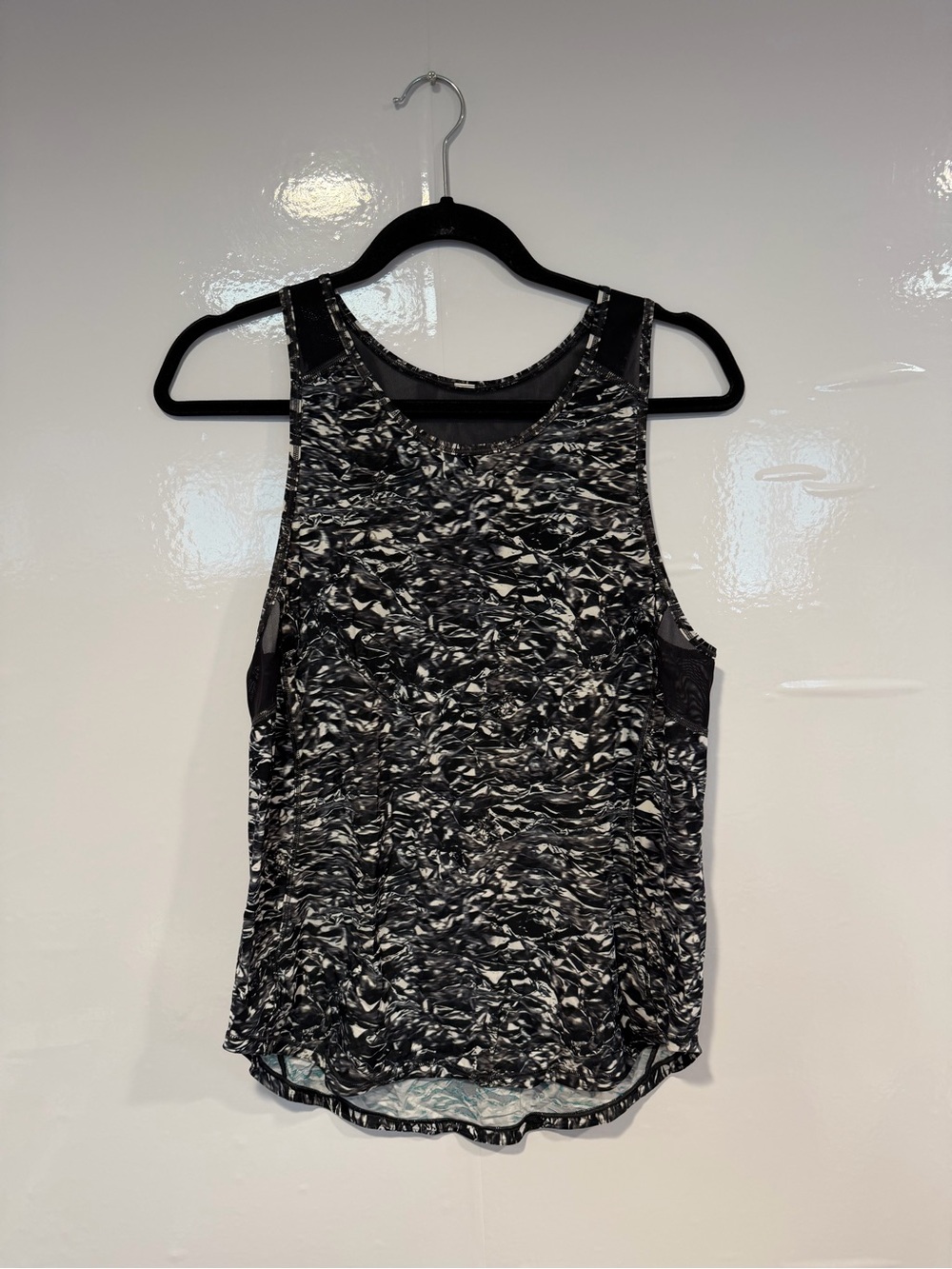 Lululemon Black & White Printed Sleeveless Mesh Tank Top - Picture 1 of 4
